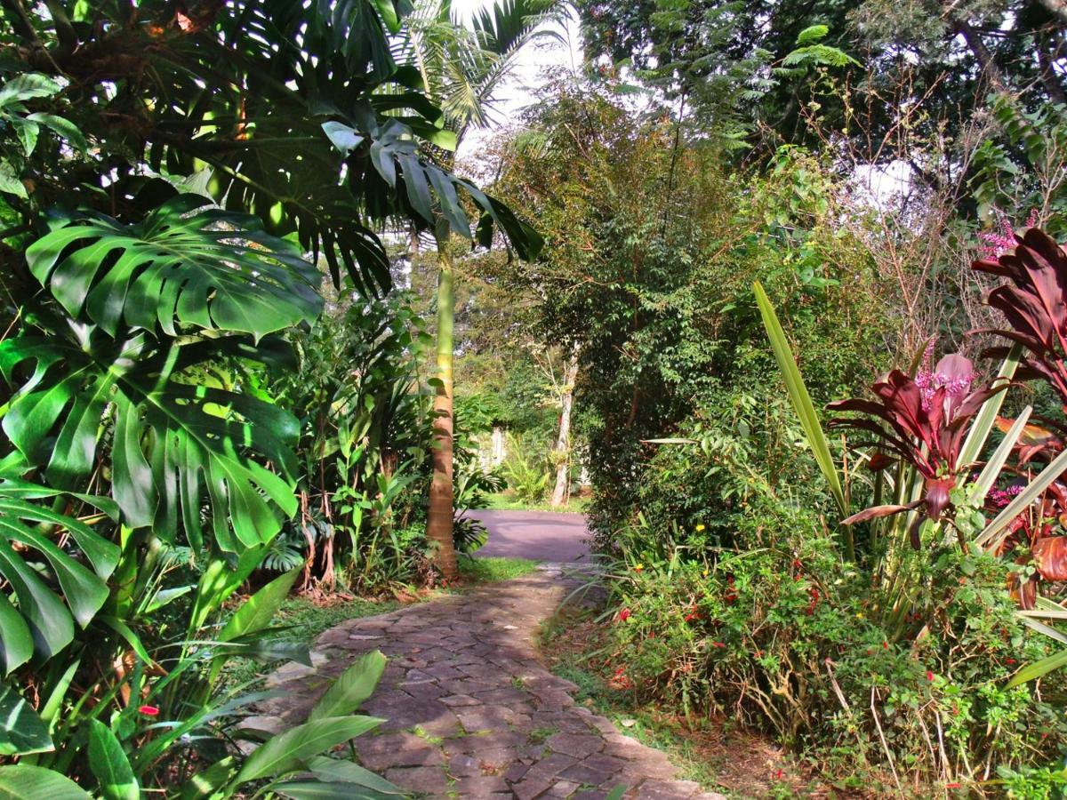 Hotel Curitiba Campo Comprido Exterior photo